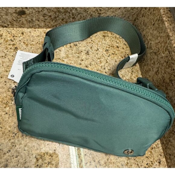 Lululemon Everywhere Belt Bag Extended Strap Tidewater Teal NWT Water Repellent - Picture 2 of 11
